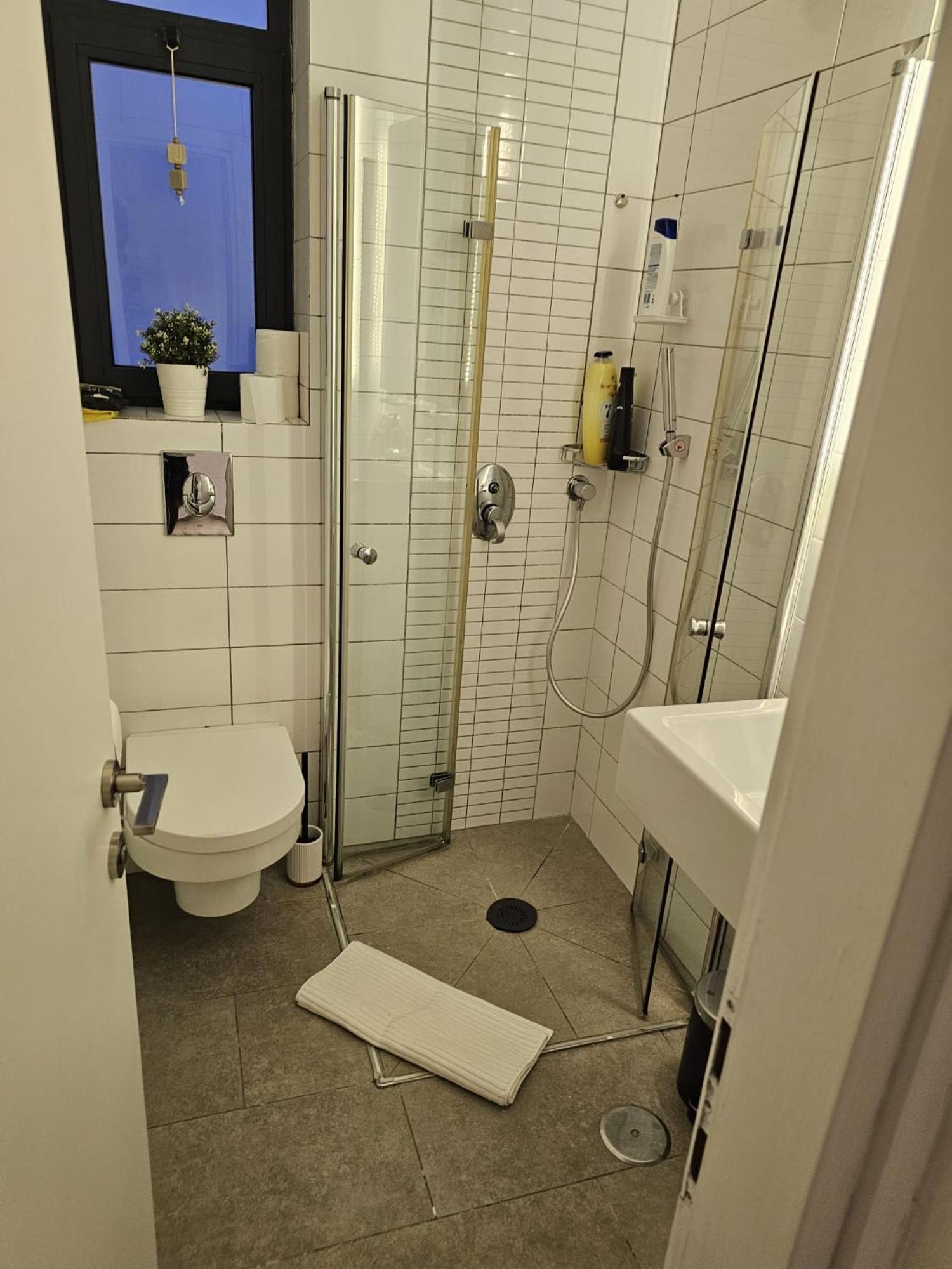 Hayarkon 24 Beach Apartment Tlv テル・アビブ エクステリア 写真