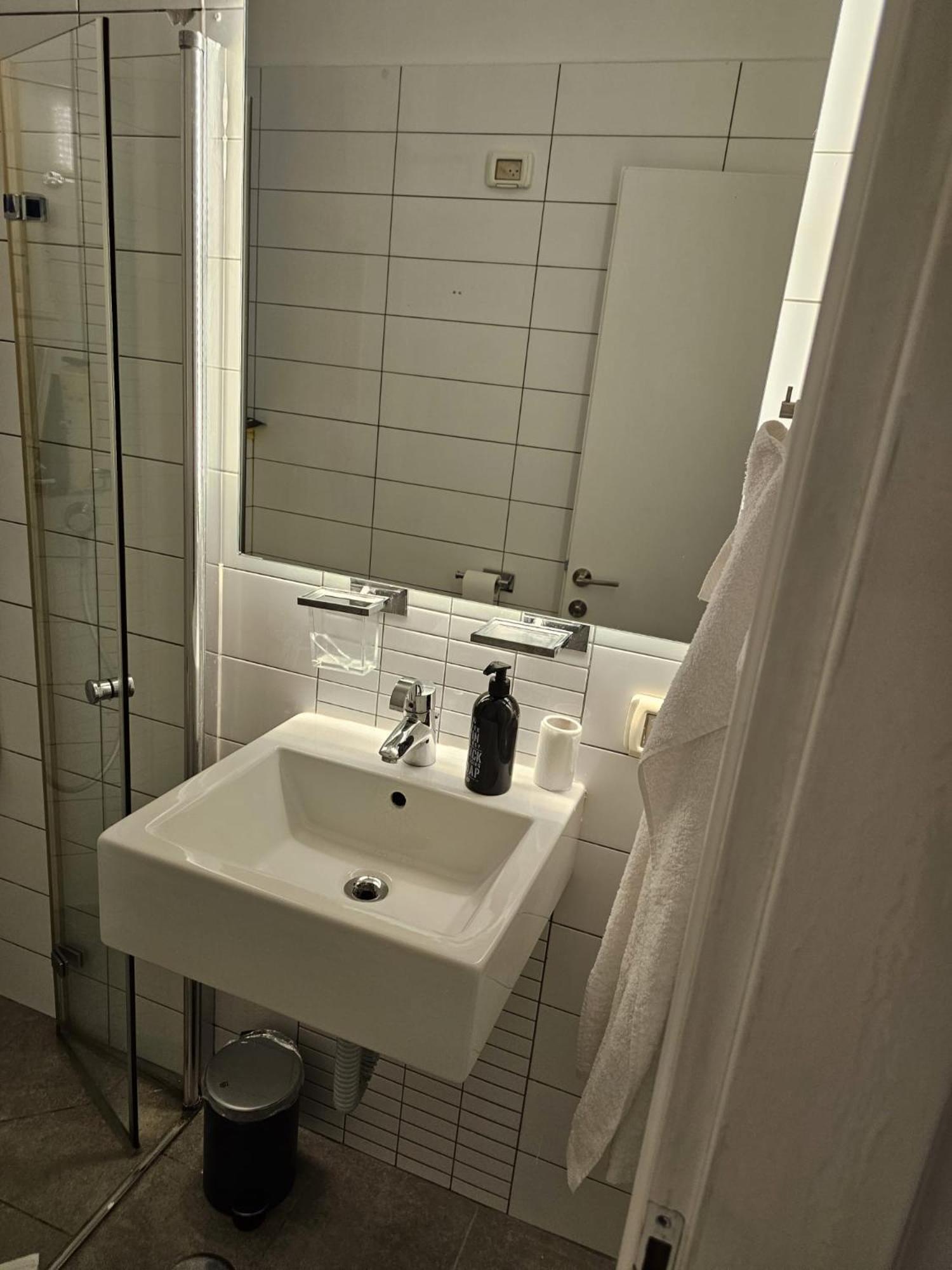 Hayarkon 24 Beach Apartment Tlv テル・アビブ エクステリア 写真