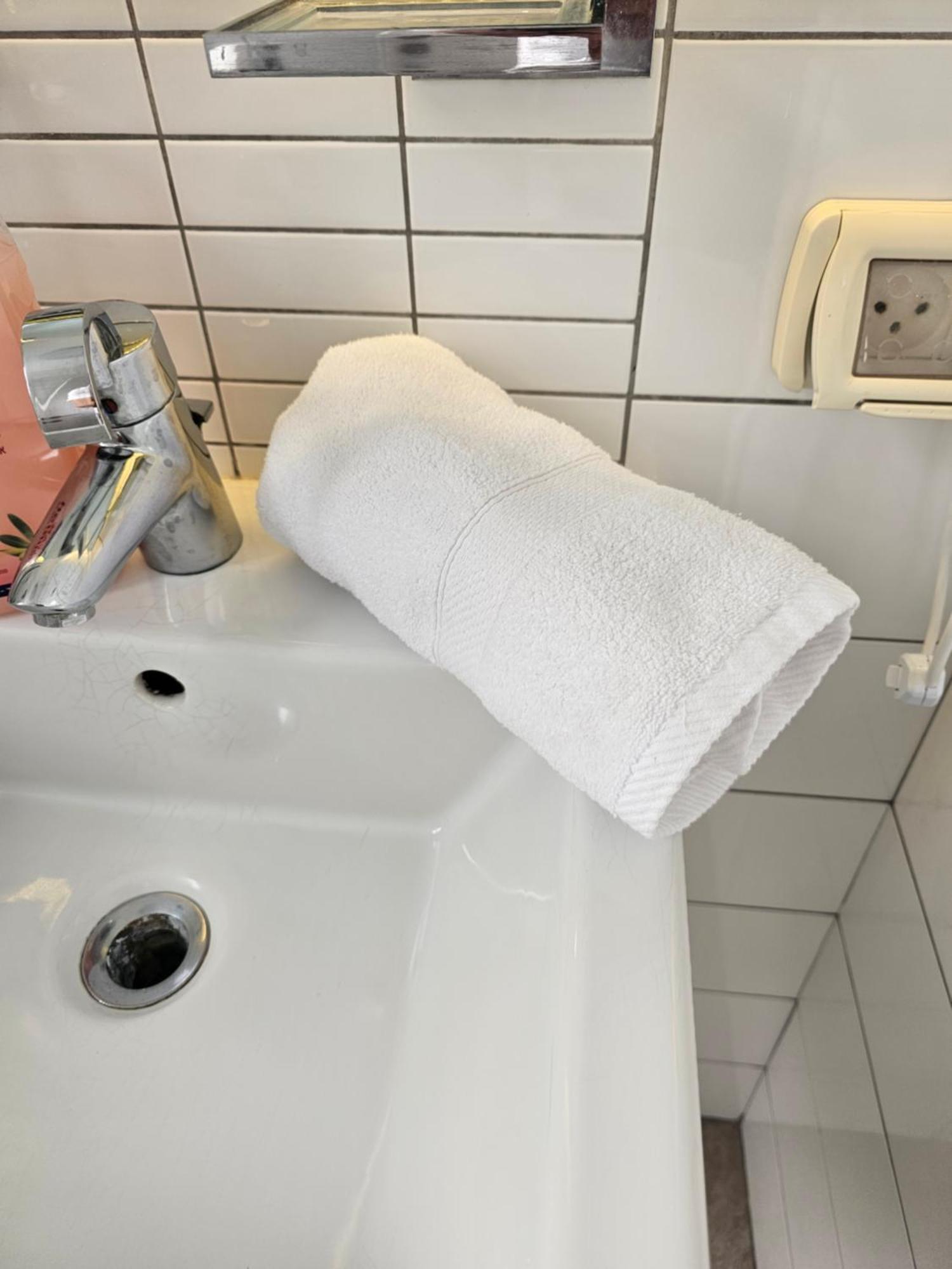 Hayarkon 24 Beach Apartment Tlv テル・アビブ エクステリア 写真
